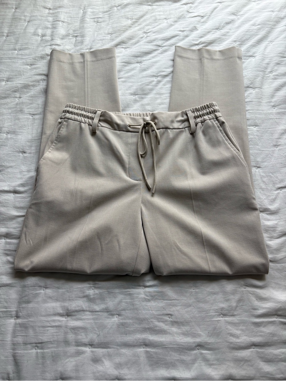 *NEVER WORN* Women’s Drawstring Slim Tapered Pants in Light Beige